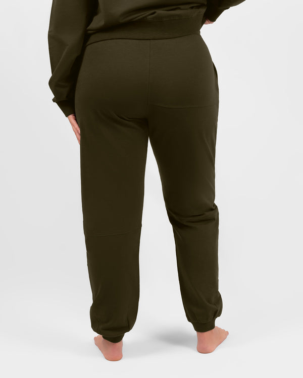 Model 5'5" | Size M