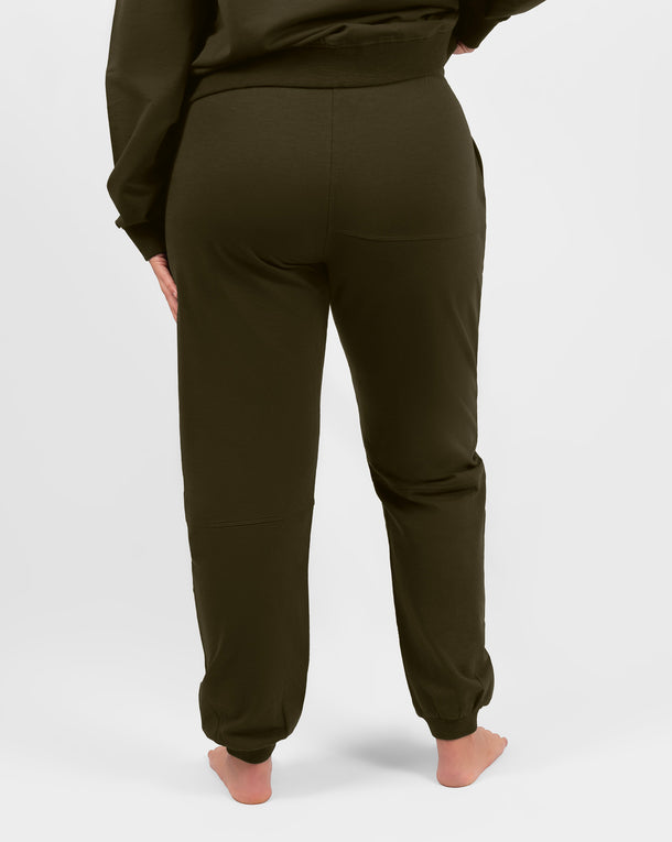 Model 5'5" | Size M