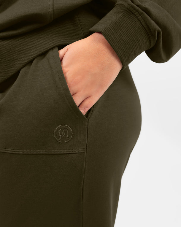 Model 5'5" | Size M