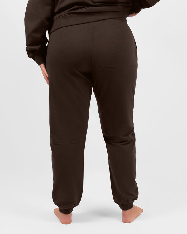 Model 5'5" | Size M