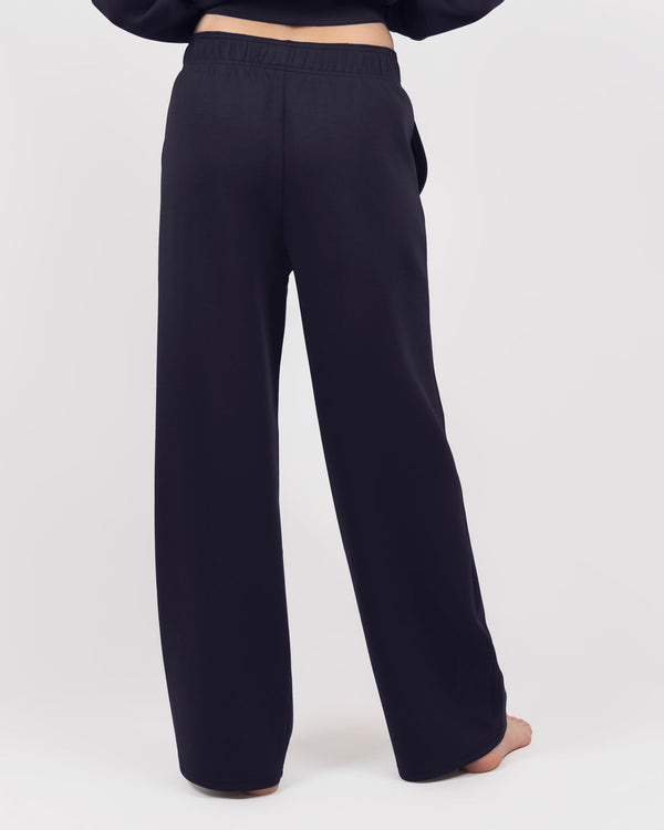 Model 5'9" | Size XS