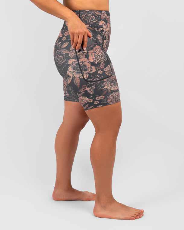 Model 5'4" | Size S