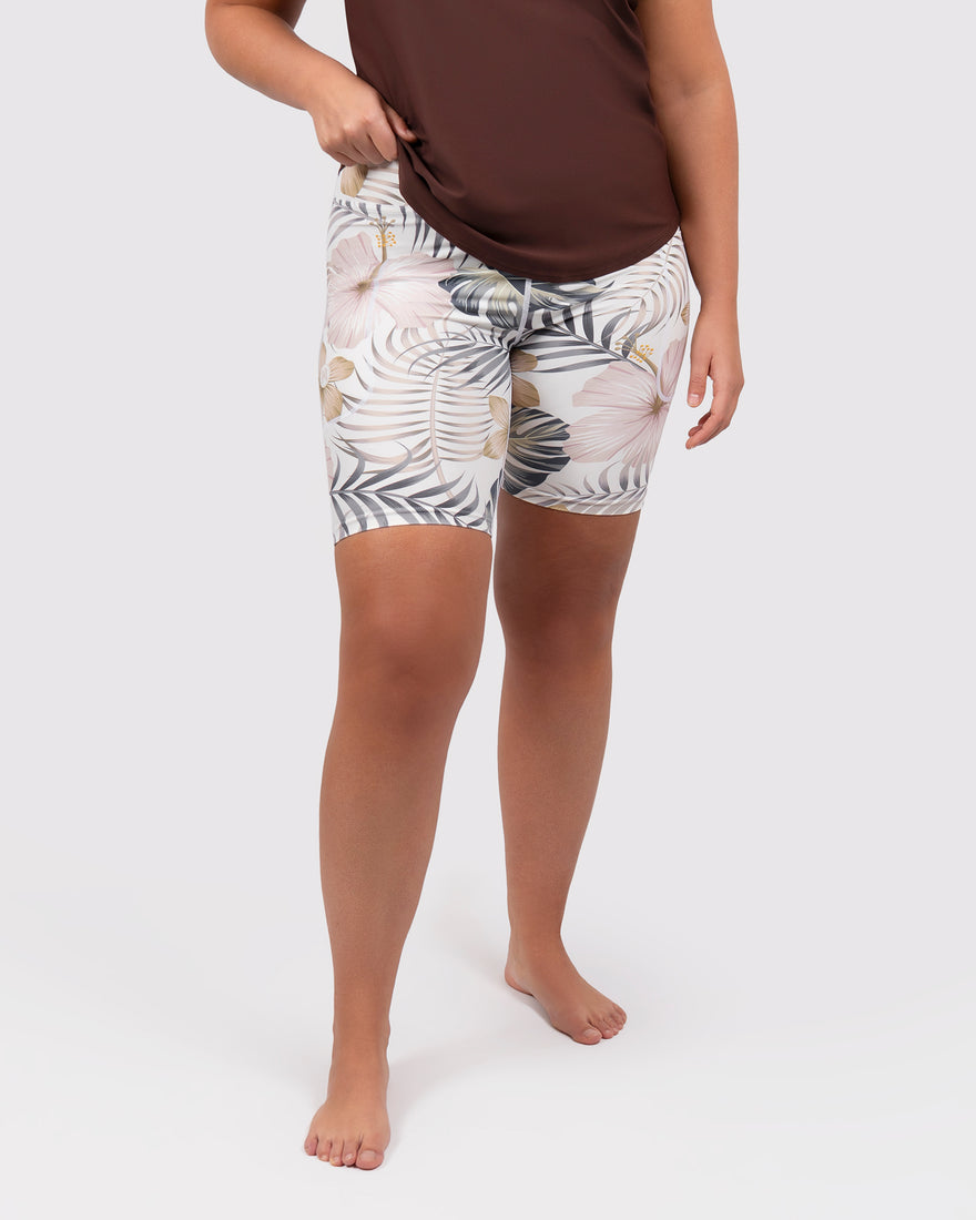 Model 5'5" | Size M