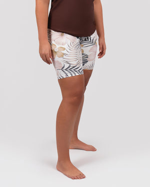 Model 5'5" | Size M