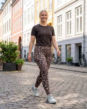 Model 5'5" | Size M