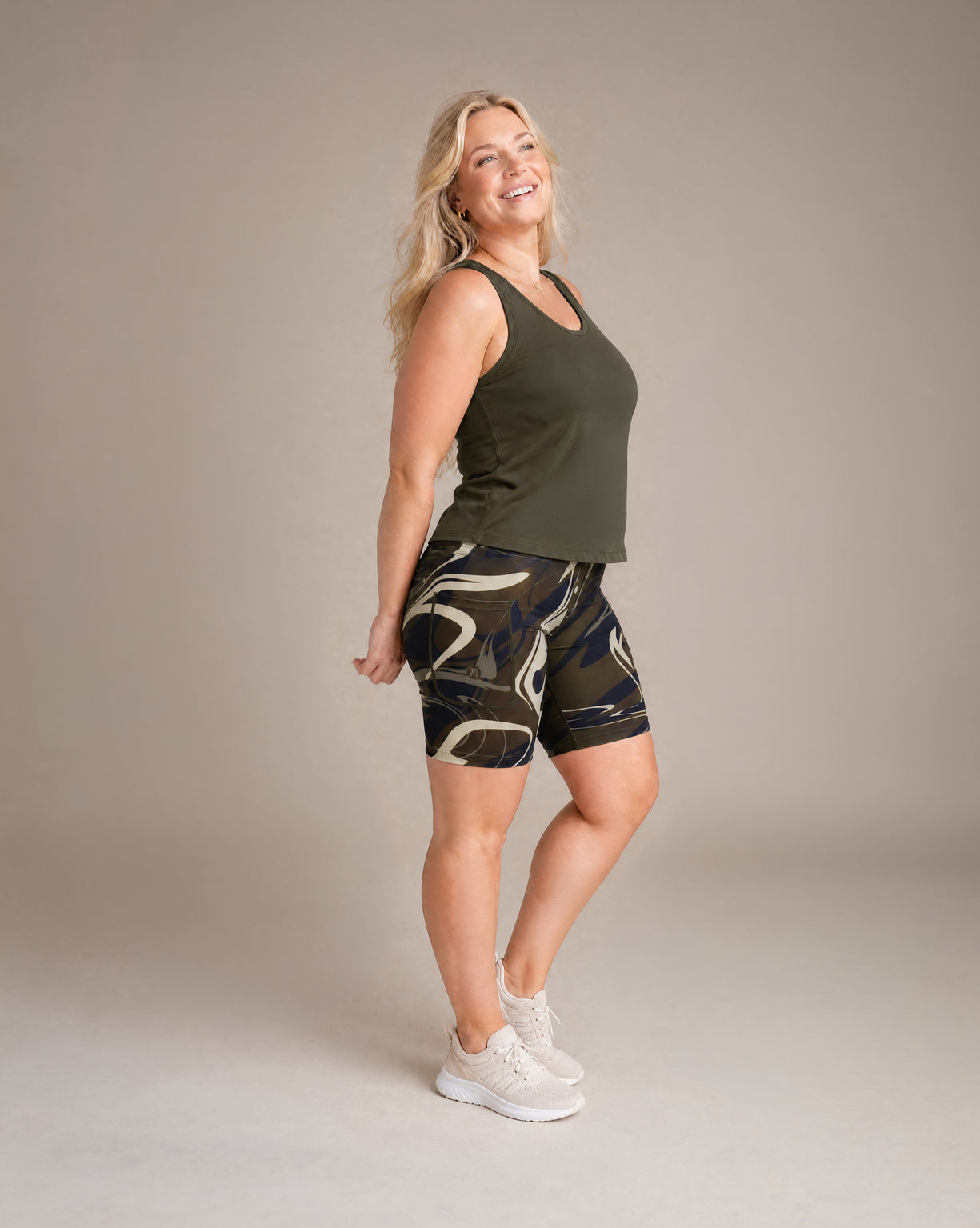 Model 5'5" | Size M