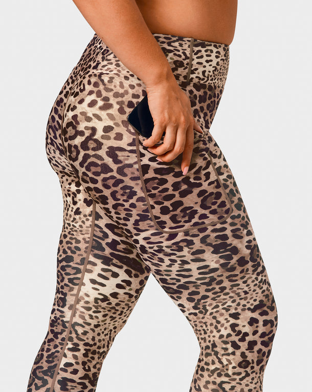 Signature Leopard Capri